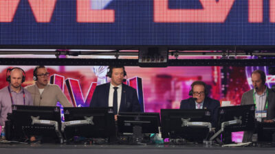 بعد اعتقاله بتهمة القيادة مخموراً.. معلق CBS Sports توني رومو يغادر الشبكة بعد 9 سنوات