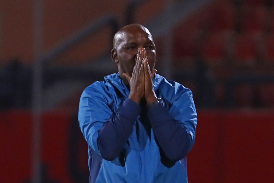 موسيماني يصافح لاعبي منتخب مصر عقب ودية جنوب إفريقيا