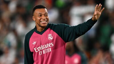 مبابي يسخر من مزاعم خلافه مع ريال مدريد بسبب الكرة الذهبية