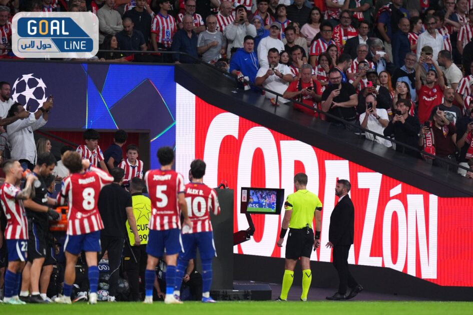 لاعب وضع إصبعه في أذن زميله.. موقف طريف على دكة بدلاء أتلتيكو مدريد