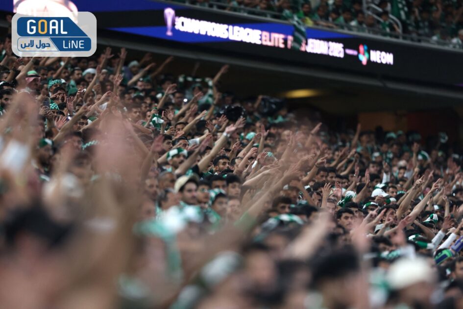 جماهير الفتح ترفع لافتة “كلنا فداك يا وطن” في الدوري السعودي