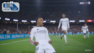 مبابي يسجل في شباك برشلونة مستغلاً خطأ جيرارد مارتن