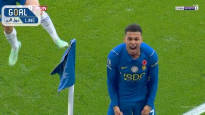 هدف مورجان روجرز الرائع في مرمي مانشستر يونايتد بالدوري الانجليزي